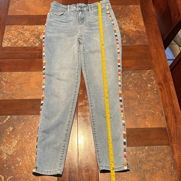 Skinny Jeans Pre-washed with hand sewn stripes up the side. - Picture 4 of 9